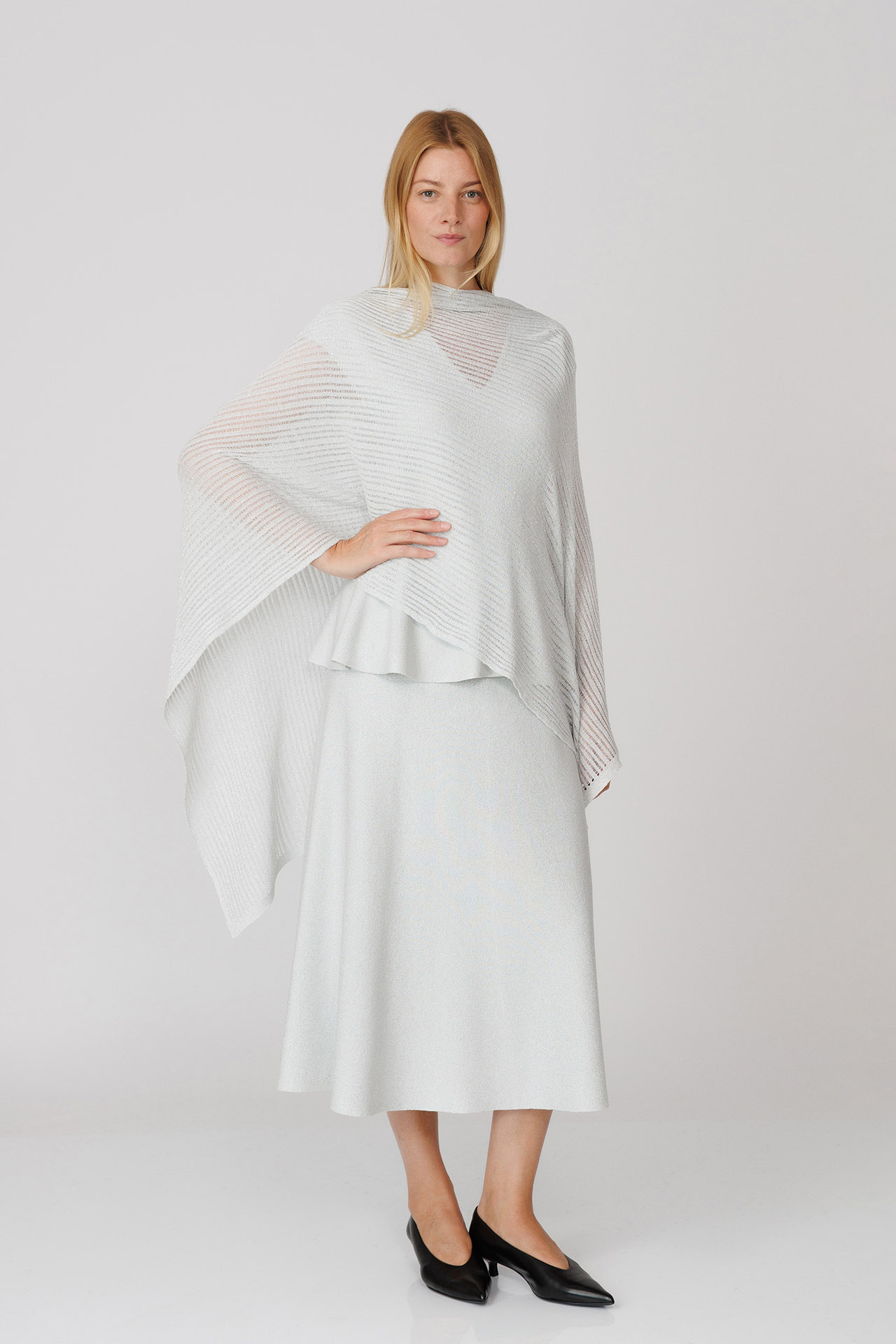 PONCHO REIAT DIN TRICOT CU LUREX 3530DL