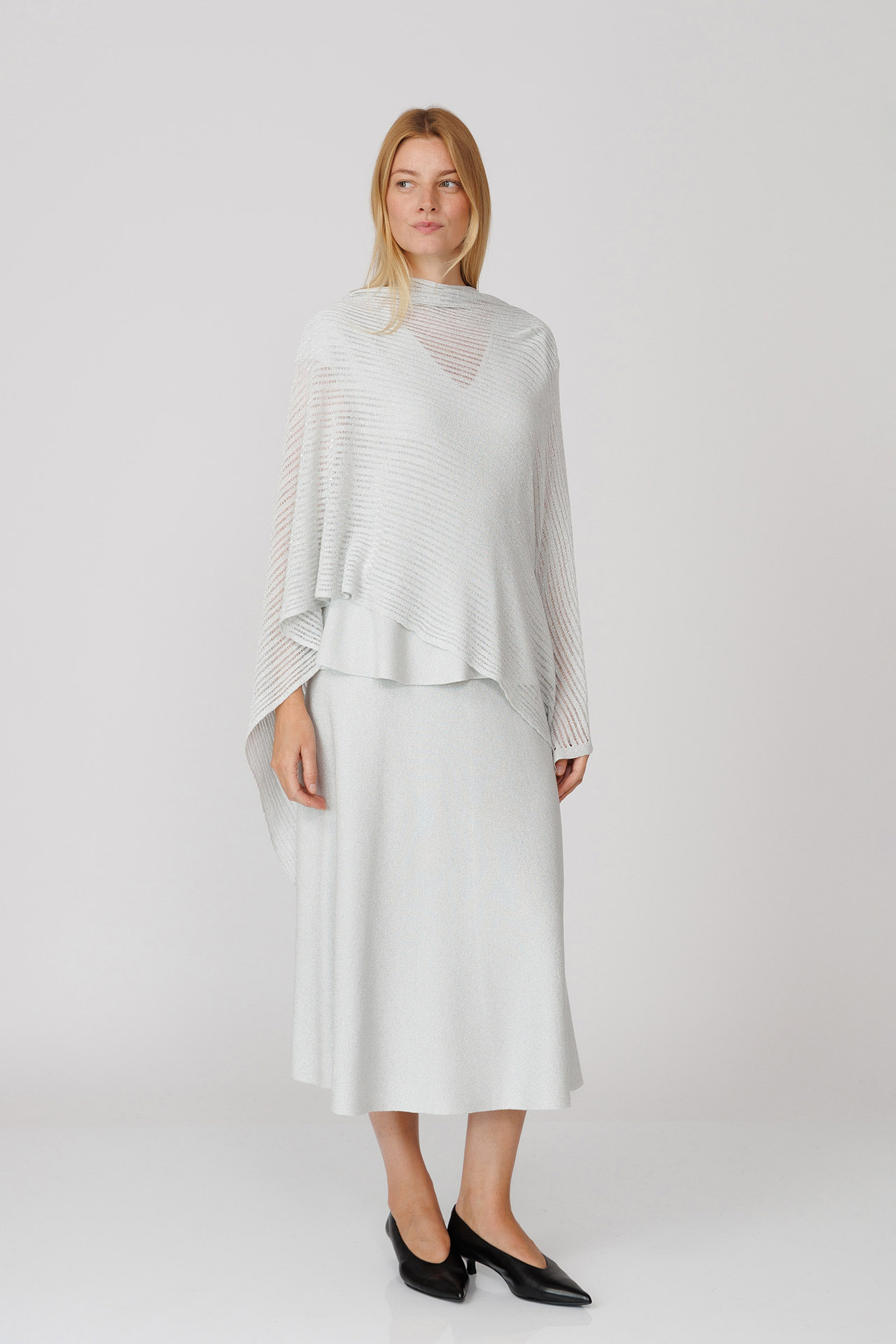 PONCHO REIAT DIN TRICOT CU LUREX 3530DL
